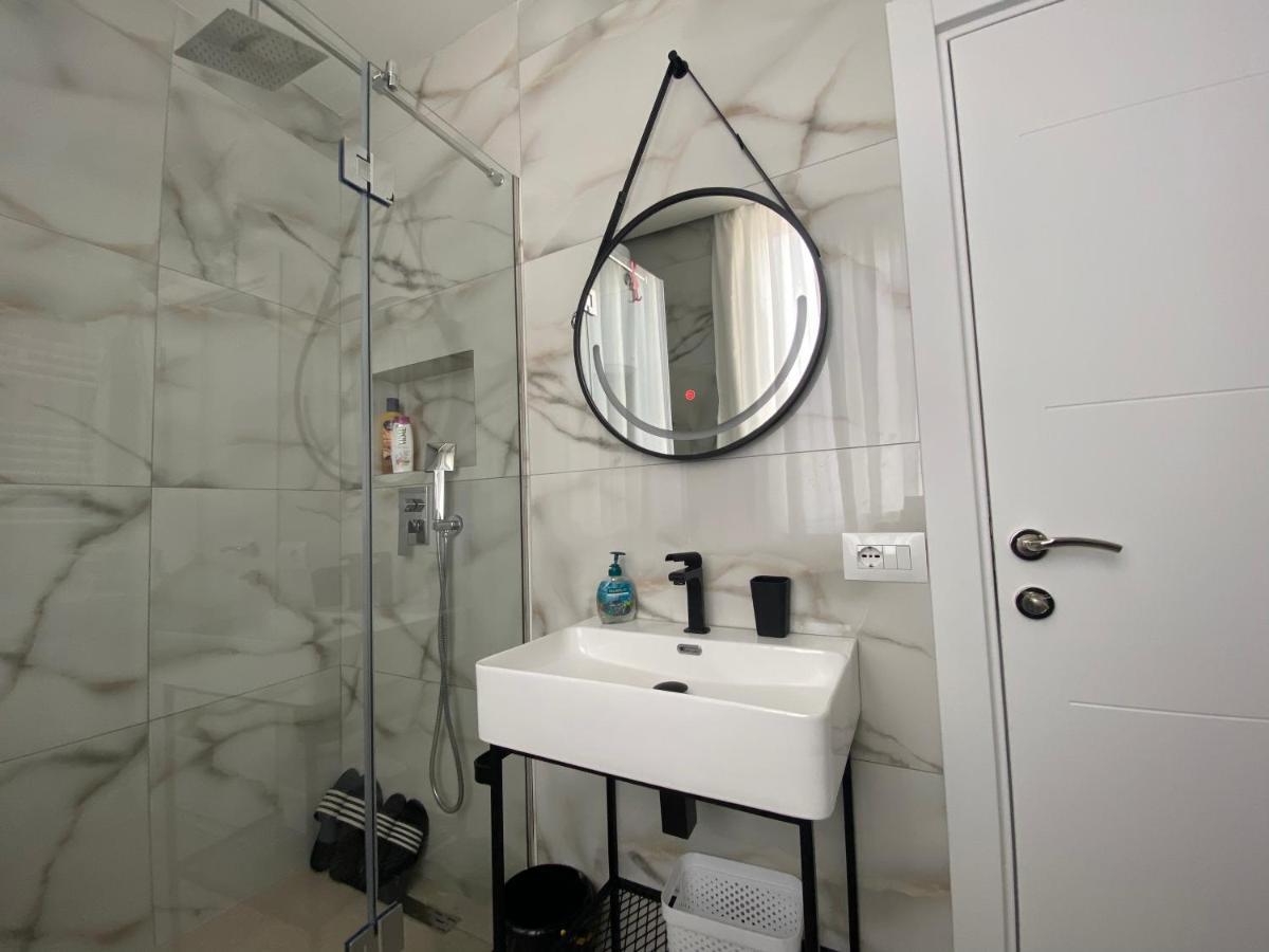 Newly Renovated Apartment Tiranë Luaran gambar